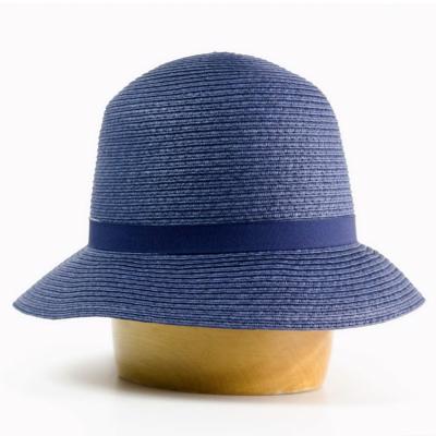 Dámsky papierový klobúk zdobený rypsovou stuhou modrý